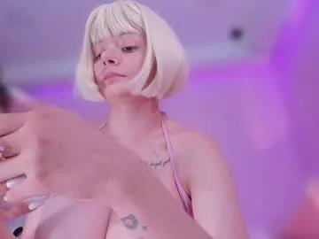 Try our girls live displays and explore the company of endless strippers, with beautiful physiques, vibrating toys and more.