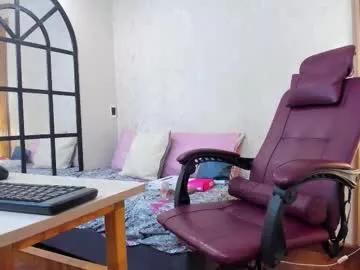 Try our girls live displays and explore the company of endless strippers, with beautiful physiques, vibrating toys and more.