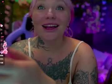 Try our girls live displays and explore the company of endless strippers, with beautiful physiques, vibrating toys and more.