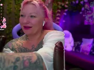 Try our girls live displays and explore the company of endless strippers, with beautiful physiques, vibrating toys and more.