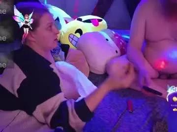 Try our girls live displays and explore the company of endless strippers, with beautiful physiques, vibrating toys and more.