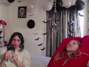 Try our girls live displays and explore the company of endless strippers, with beautiful physiques, vibrating toys and more.