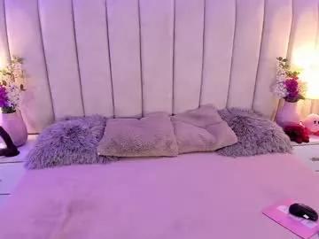 Try our girls live displays and explore the company of endless strippers, with beautiful physiques, vibrating toys and more.