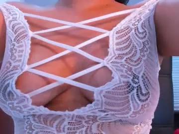 Try our girls live displays and explore the company of endless strippers, with beautiful physiques, vibrating toys and more.