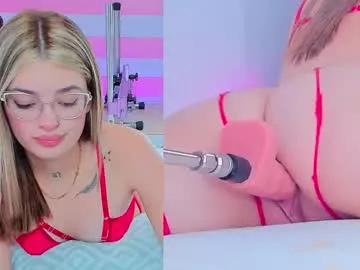 Try our girls live displays and explore the company of endless strippers, with beautiful physiques, vibrating toys and more.