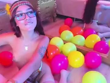 Try our girls live displays and explore the company of endless strippers, with beautiful physiques, vibrating toys and more.