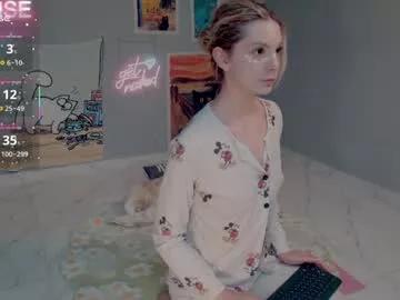 Try our girls live displays and explore the company of endless strippers, with beautiful physiques, vibrating toys and more.