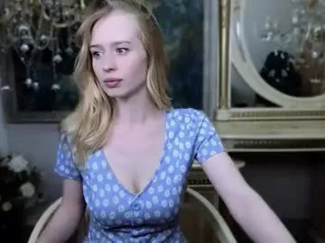 carolinedjoi's avatar