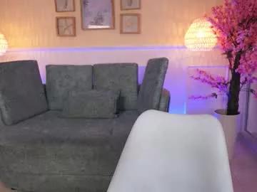 Try our girls live displays and explore the company of endless strippers, with beautiful physiques, vibrating toys and more.