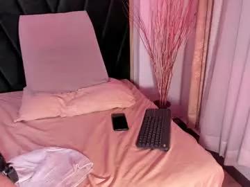 Try our girls live displays and explore the company of endless strippers, with beautiful physiques, vibrating toys and more.