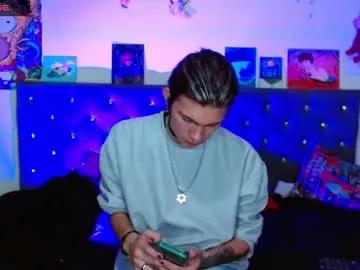 Try our girls live displays and explore the company of endless strippers, with beautiful physiques, vibrating toys and more.