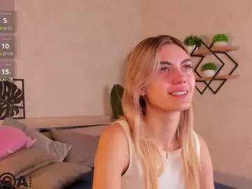 Try our girls live displays and explore the company of endless strippers, with beautiful physiques, vibrating toys and more.