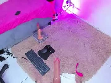 Try our girls live displays and explore the company of endless strippers, with beautiful physiques, vibrating toys and more.