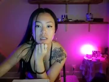 Try our girls live displays and explore the company of endless strippers, with beautiful physiques, vibrating toys and more.