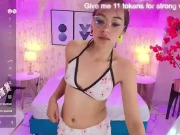 Try our girls live displays and explore the company of endless strippers, with beautiful physiques, vibrating toys and more.