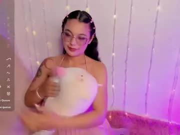 Try our girls live displays and explore the company of endless strippers, with beautiful physiques, vibrating toys and more.