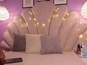 Try our girls live displays and explore the company of endless strippers, with beautiful physiques, vibrating toys and more.