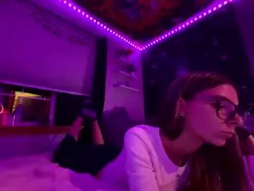 Try our girls live displays and explore the company of endless strippers, with beautiful physiques, vibrating toys and more.