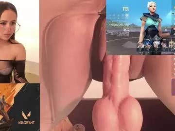 Try our girls live displays and explore the company of endless strippers, with beautiful physiques, vibrating toys and more.