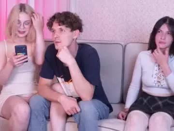 Try our girls live displays and explore the company of endless strippers, with beautiful physiques, vibrating toys and more.