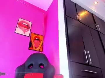 Try our girls live displays and explore the company of endless strippers, with beautiful physiques, vibrating toys and more.