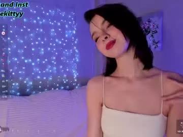 Try our girls live displays and explore the company of endless strippers, with beautiful physiques, vibrating toys and more.