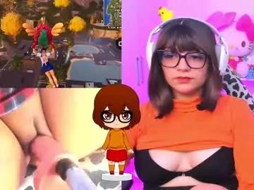 Try our girls live displays and explore the company of endless strippers, with beautiful physiques, vibrating toys and more.