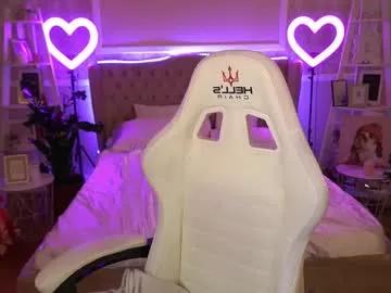 Try our girls live displays and explore the company of endless strippers, with beautiful physiques, vibrating toys and more.