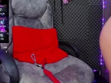 Try our girls live displays and explore the company of endless strippers, with beautiful physiques, vibrating toys and more.
