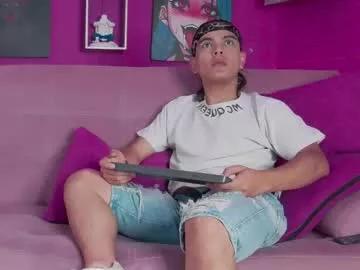 Try our girls live displays and explore the company of endless strippers, with beautiful physiques, vibrating toys and more.