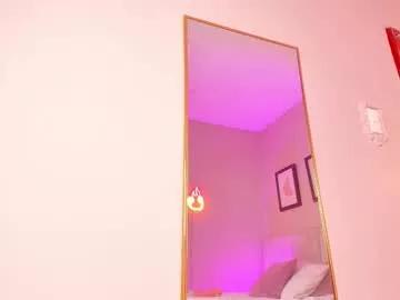 Try our girls live displays and explore the company of endless strippers, with beautiful physiques, vibrating toys and more.