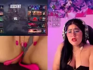 Try our girls live displays and explore the company of endless strippers, with beautiful physiques, vibrating toys and more.