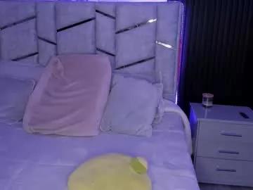 Try our girls live displays and explore the company of endless strippers, with beautiful physiques, vibrating toys and more.