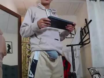 Try our girls live displays and explore the company of endless strippers, with beautiful physiques, vibrating toys and more.