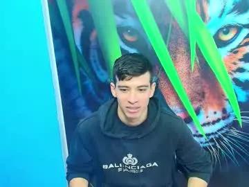 Try our girls live displays and explore the company of endless strippers, with beautiful physiques, vibrating toys and more.