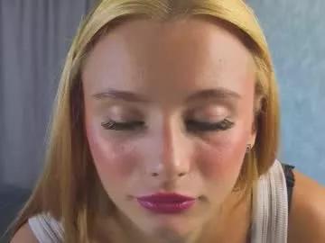 Try our girls live displays and explore the company of endless strippers, with beautiful physiques, vibrating toys and more.