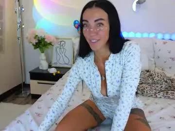 Try our girls live displays and explore the company of endless strippers, with beautiful physiques, vibrating toys and more.
