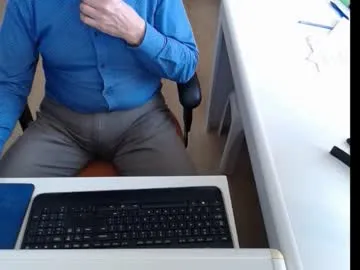 dutchpornking2 — Smooth with very long foreskin. #uncut #foreskin #mature #masturbation #smooth [40 tokens remaining]