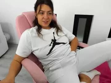 Try our girls live displays and explore the company of endless strippers, with beautiful physiques, vibrating toys and more.