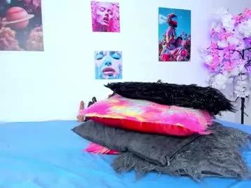 Try our girls live displays and explore the company of endless strippers, with beautiful physiques, vibrating toys and more.