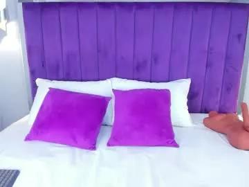 Try our girls live displays and explore the company of endless strippers, with beautiful physiques, vibrating toys and more.