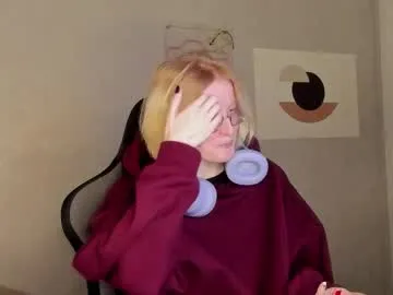 elizabeth_harpper — GOAL: air kiss [15 tokens remaining] Welcome to my room! #18 #hairy #teen #skinny #smalltits