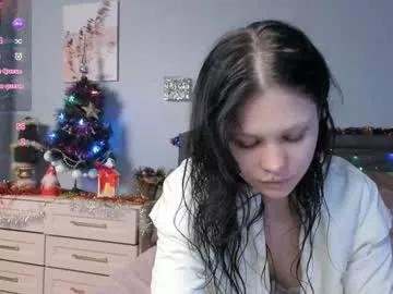 emiliacourtney model from Chaturbate