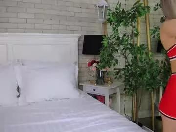 Try our girls live displays and explore the company of endless strippers, with beautiful physiques, vibrating toys and more.