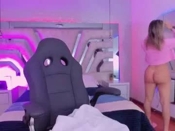 Try our girls live displays and explore the company of endless strippers, with beautiful physiques, vibrating toys and more.