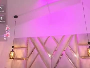 Try our girls live displays and explore the company of endless strippers, with beautiful physiques, vibrating toys and more.