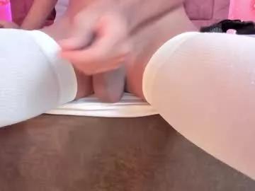 Try our girls live displays and explore the company of endless strippers, with beautiful physiques, vibrating toys and more.