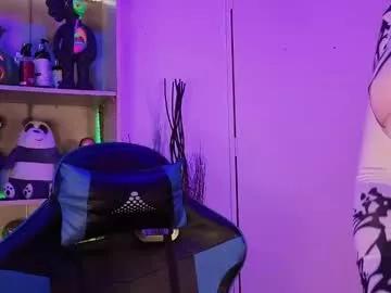 Try our girls live displays and explore the company of endless strippers, with beautiful physiques, vibrating toys and more.