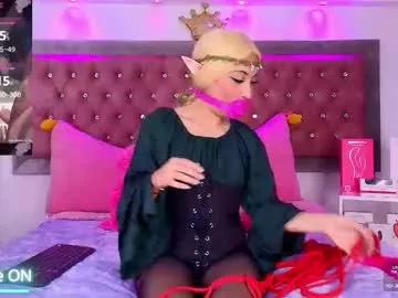 Try our girls live displays and explore the company of endless strippers, with beautiful physiques, vibrating toys and more.