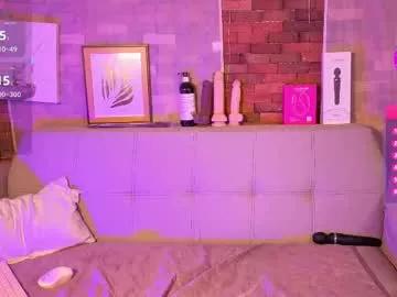 Try our girls live displays and explore the company of endless strippers, with beautiful physiques, vibrating toys and more.